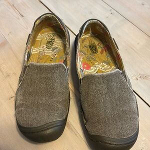 Keen Slip On Brown Women’s Shoes- Size 8